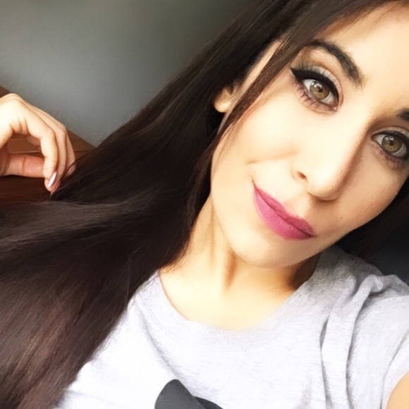 Meet your Posher, Jessie, A little about myself - Picture 2 of 3